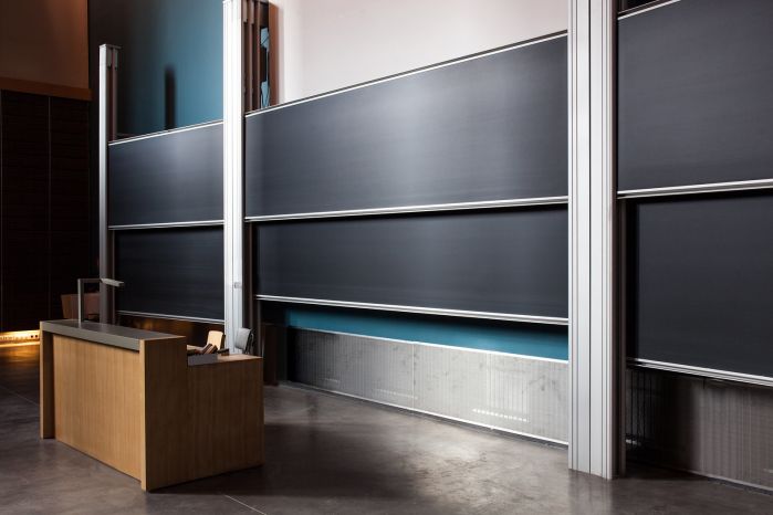 Billede af Hæve sænke tavle - Xilo - 1292 x 5000 mm - Søjler 3000 mm - 3