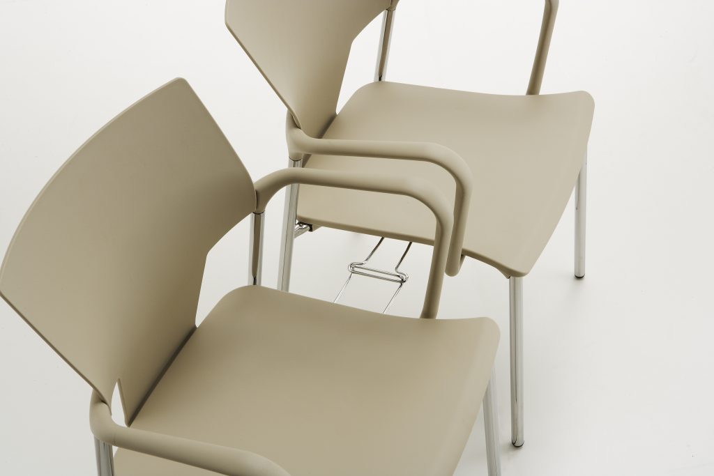 AKTIVA stol med armlæn